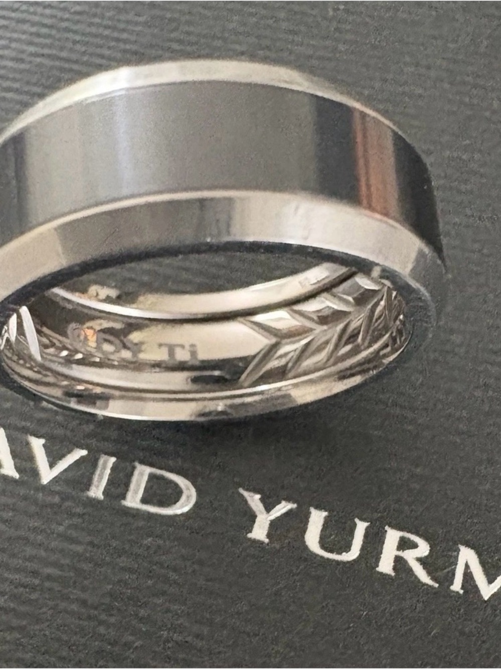 Authentic David Yurman Men’s Black and Grey Titanium Ring Size 10 with Pouch